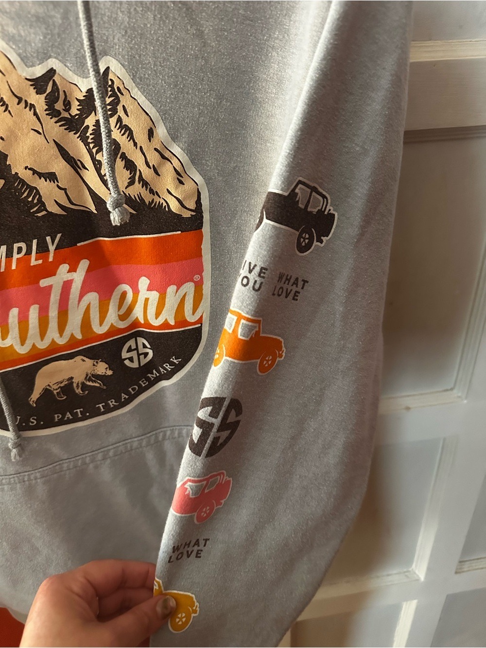 Simply Southern Mountain Graphic Hoodie Sweatshirt Medium Gray Sleeve Print Jeep - Picture 4 of 6